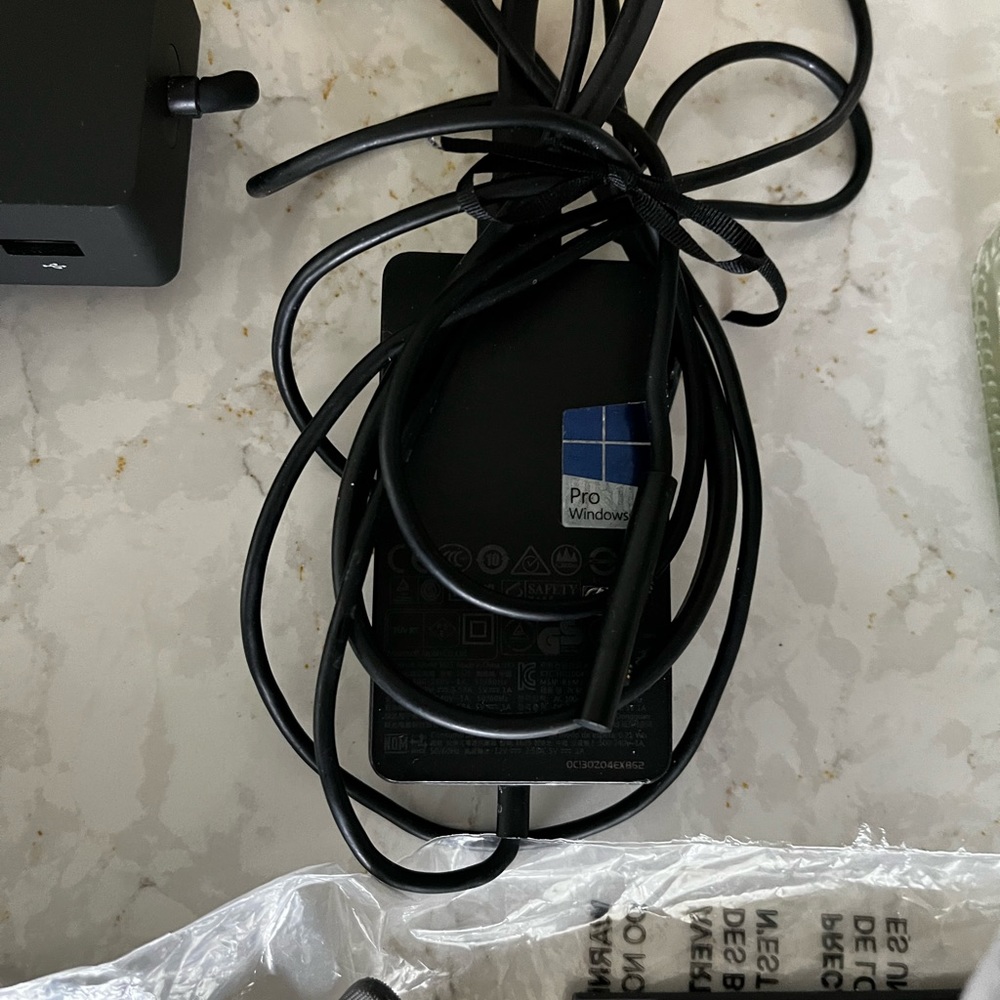 Surface PRO bundle w/ docking station HDMI cable, case , add monitor connector - Picture 6 of 15